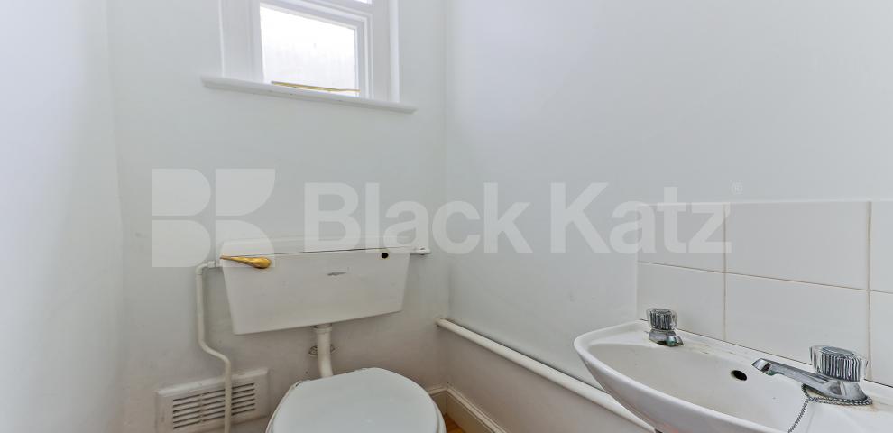 			LET, 3 Bedroom, 1 bath, 1 reception Apartment			 Elms Crescent , Abbeville Village. Clapham